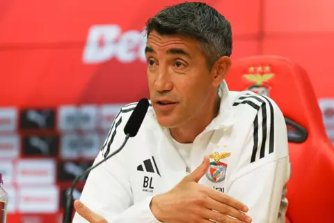 بعد فشل اتفاقه مع الأهلي.. برونو لاج يتفاوض على تدريب السد القطري